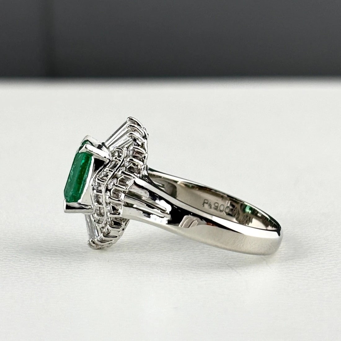 EMERALD DESIGN RING PLATINUM RING - 5