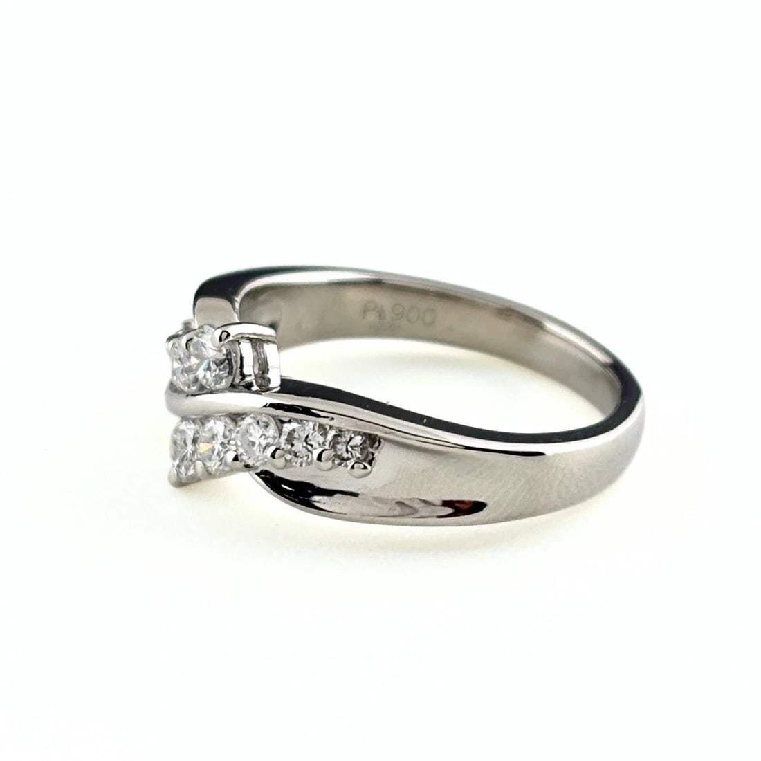 MELEE DIAMOND DESIGN RING PLATINUM: melee diamond design ring Platinum Brand: Unbranded Type/Style: Ring Material: Pt900, Main Stone Natural Color: Silver Size: US 6 Accessories: None Accessories Notice: When purchasing pre-owned