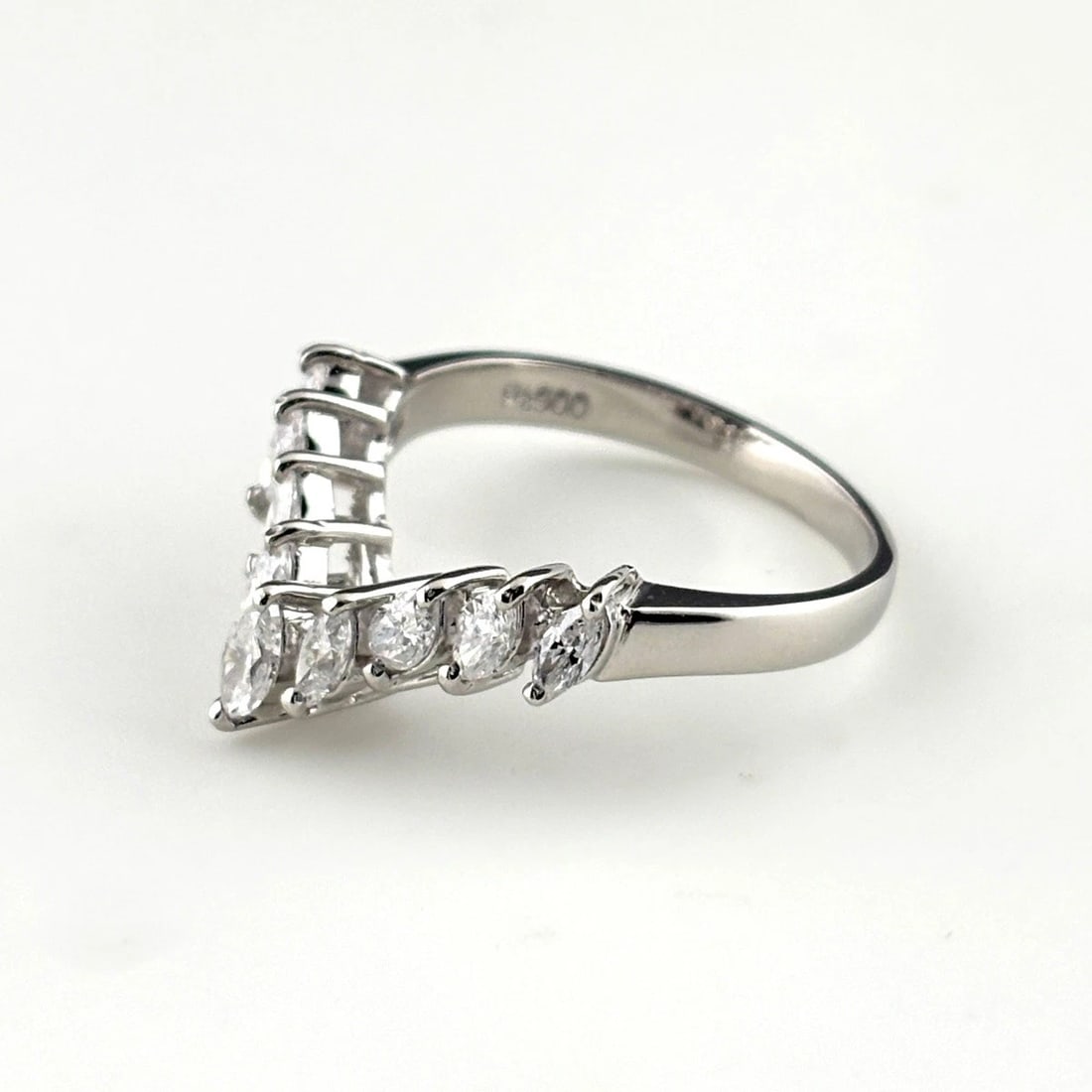 MELEE DIAMOND DESIGN RING PLATINUM: melee diamond design ring Platinum Brand: Unbranded Type/Style: Ring Material: Pt900, Main Stone Natural Color: Silver Size: US 6.5 to 7 Accessories: None Accessories Notice: When purchasing