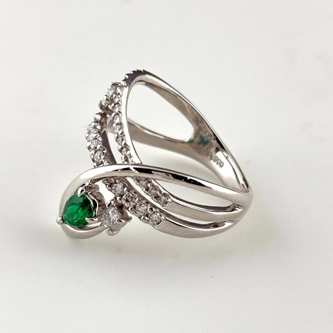 EMERALD DESIGN RING PLATINUM: emerald design ring Platinum Brand: Unbranded Type/Style: Ring Material: Pt900, Main Stone Emerald Color: Silver Size: US 7.5 to 8 Accessories: None Accessories Notice: When purchasing pre