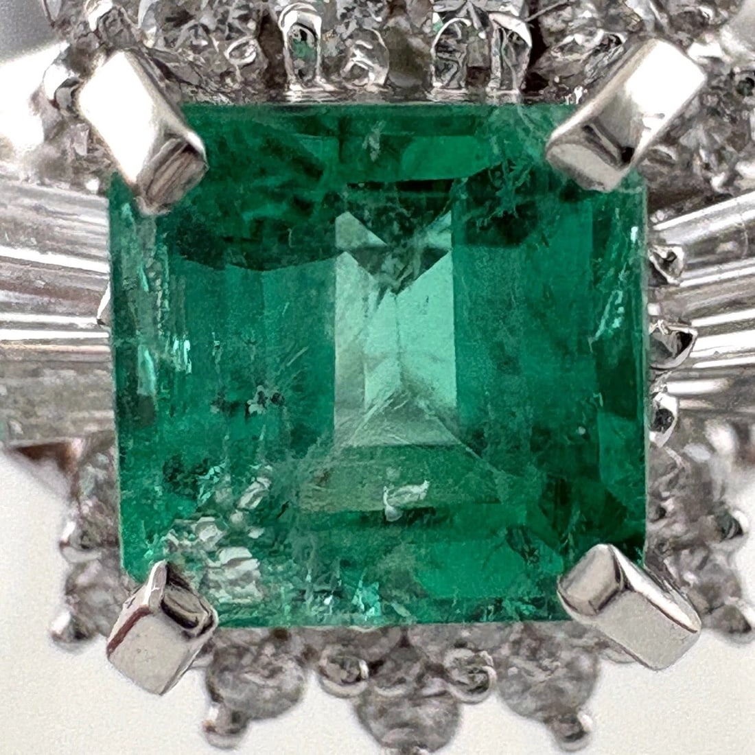 EMERALD DESIGN RING PLATINUM RING - 2