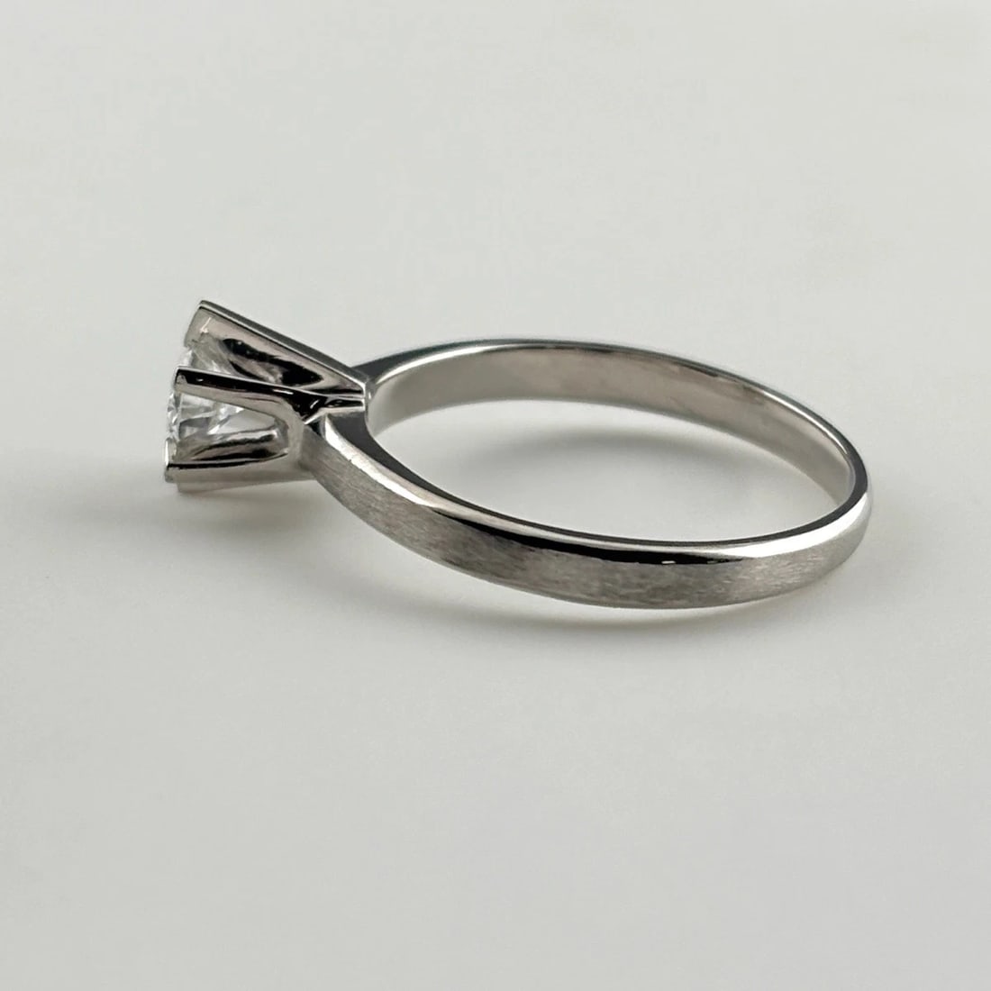 DIAMOND DESIGN RING PLATINUM - 2