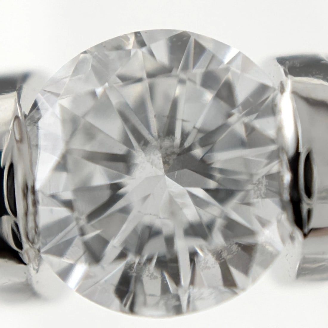 DIAMOND DESIGN PLATINUM RING - 2