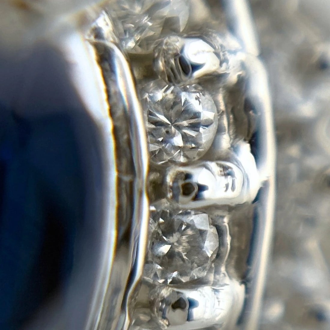 SAPPHIRE DESIGN PLATINUM RING - 3