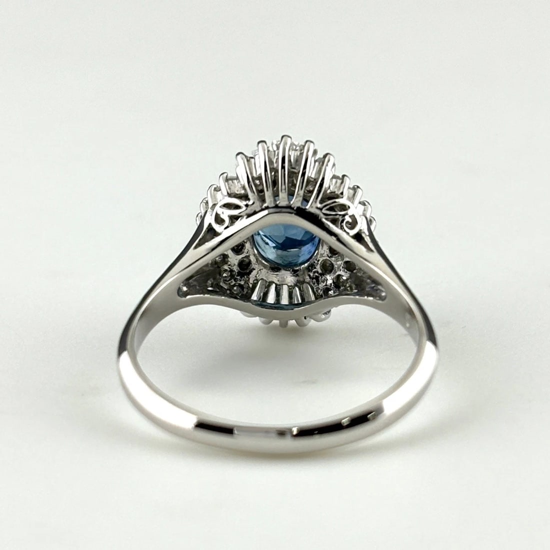 SAPPHIRE DESIGN PLATINUM RING - 6