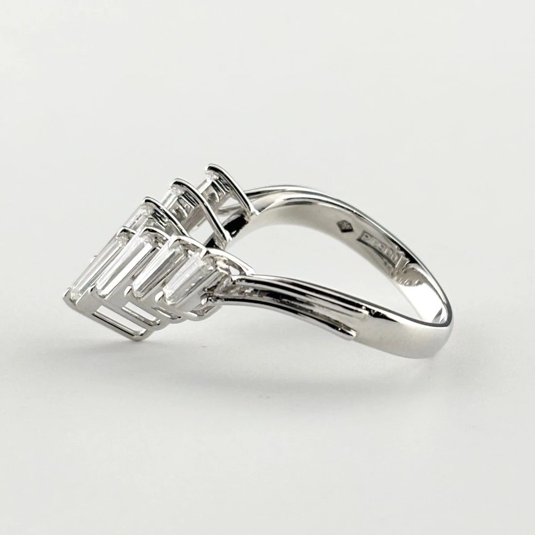 MELEE DIAMOND DESIGN RING - 3