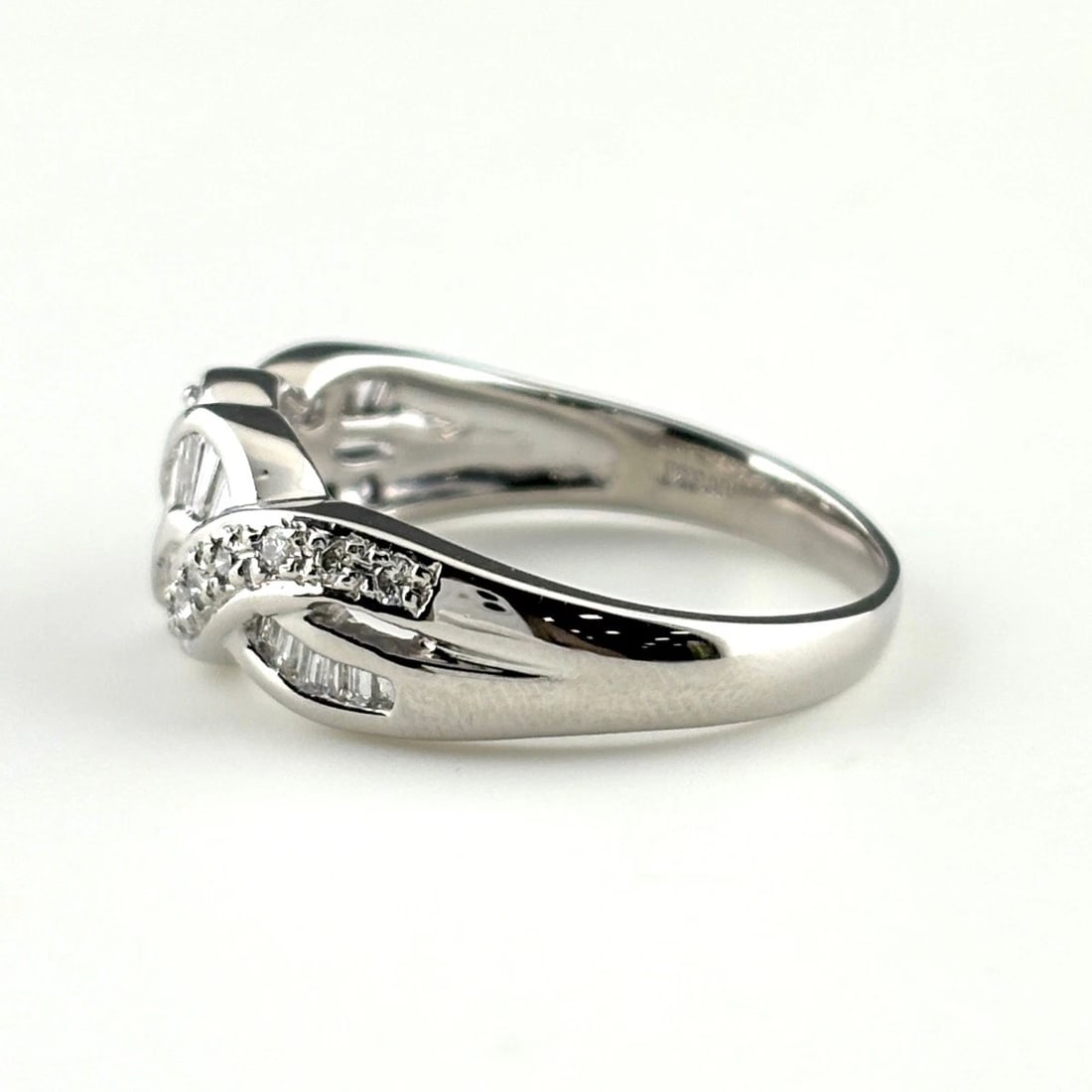 MELEE DIAMOND DESIGN RING - 3