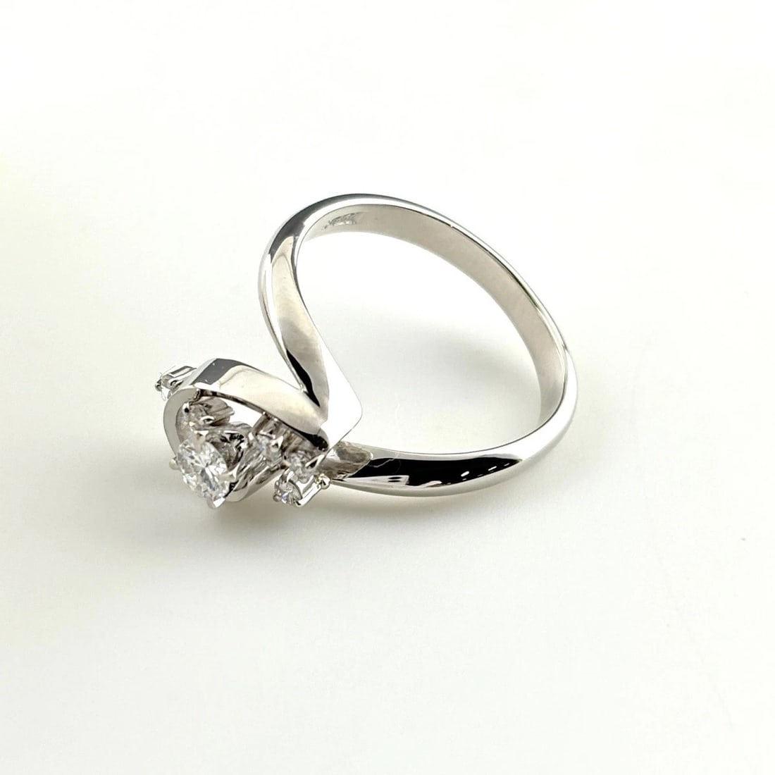 MELEE DIAMOND DESIGN RING: melee diamond design ring Brand: Unbranded Type/Style: Ring Material: Pt850, Main Stone Natural Color: Silver Size: US 6.5 to 7 Accessories: None Accessories Notice: When purchasing pre-ow