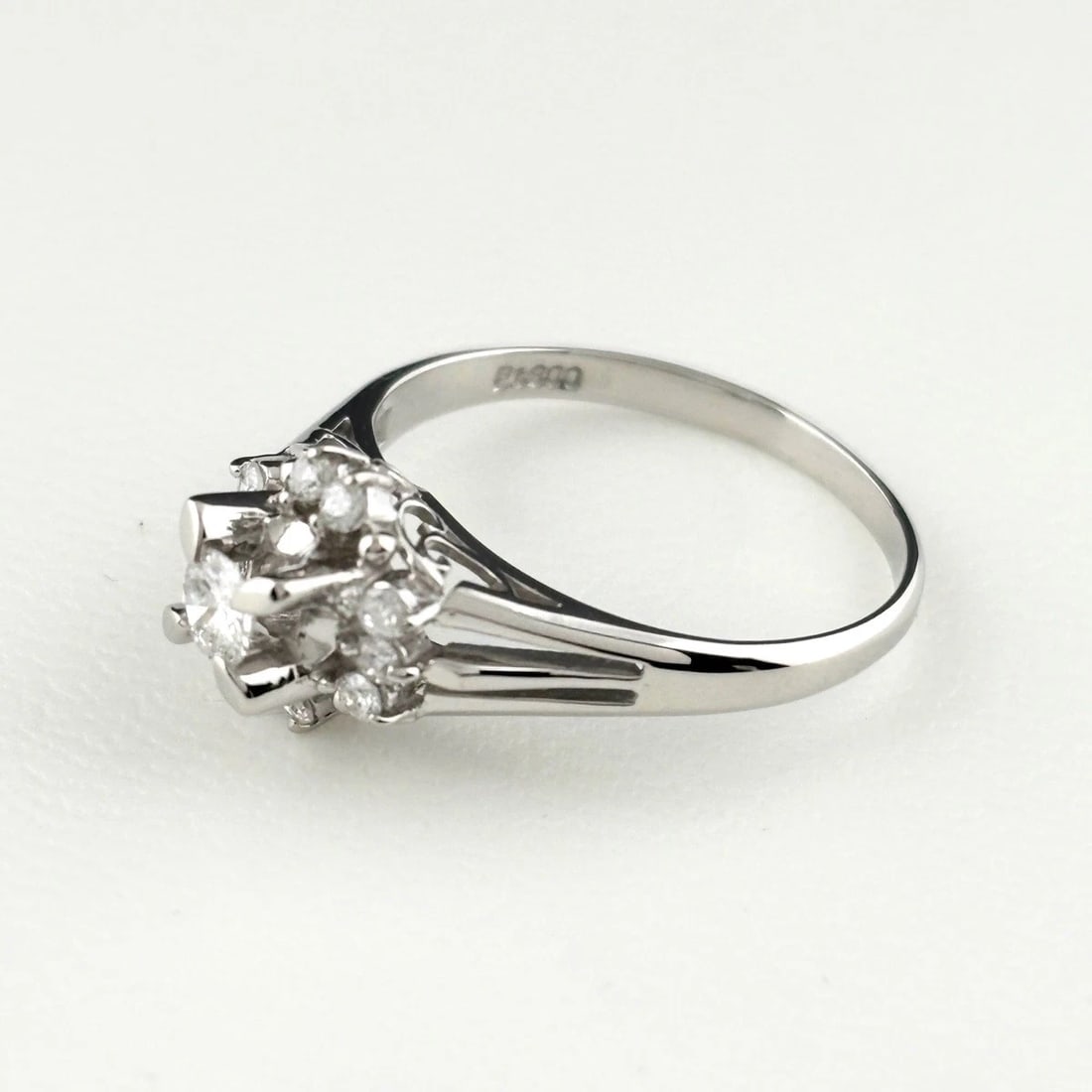 MELEE DIAMOND DESIGN RING: melee diamond design ring Brand: Unbranded Type/Style: Ring Material: Pt900, Main Stone Natural Color: Silver Size: US 5 to 5.5 Accessories: None Accessories Notice: When purchasing pre-owned goods,