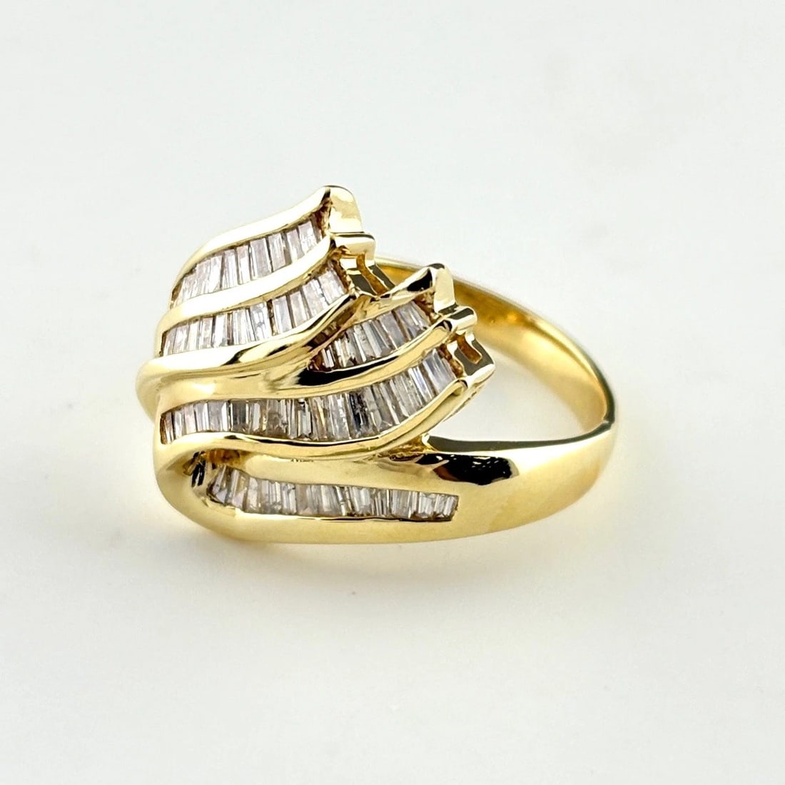 MELEE DIAMOND DESIGN RING: melee diamond design ring Brand: Unbranded Type/Style: Ring Material: 18K YG, Main Stone YG Color: YG Size: US 6.5 to 7 Accessories: None Accessories Notice: When purchasing pre-owned good