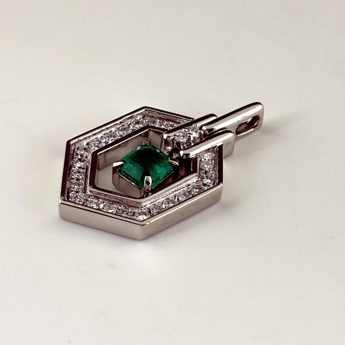 EMERALD DESIGN PENDANT HEAD - 3