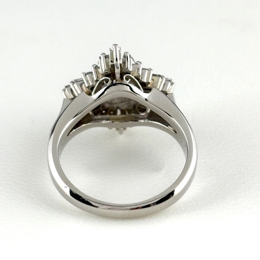 DIAMOND DESIGN PLATINUM RING - 3