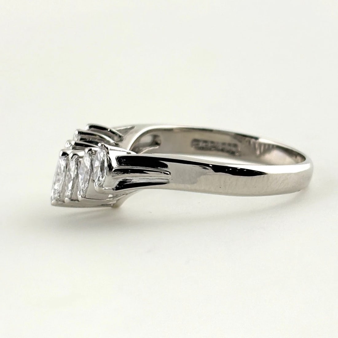 MELEE DIAMOND DESIGN RING - 3