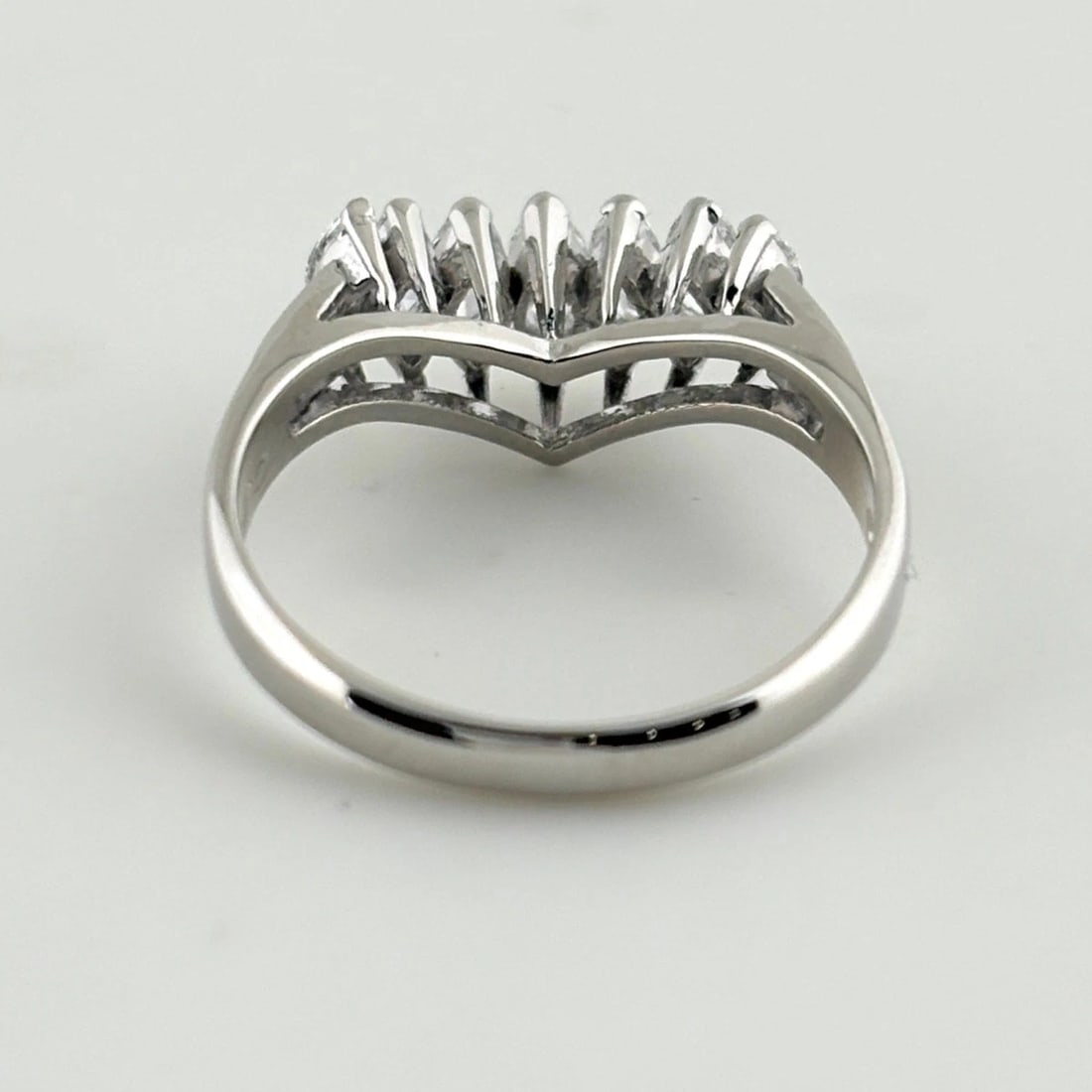 MELEE DIAMOND DESIGN RING - 4