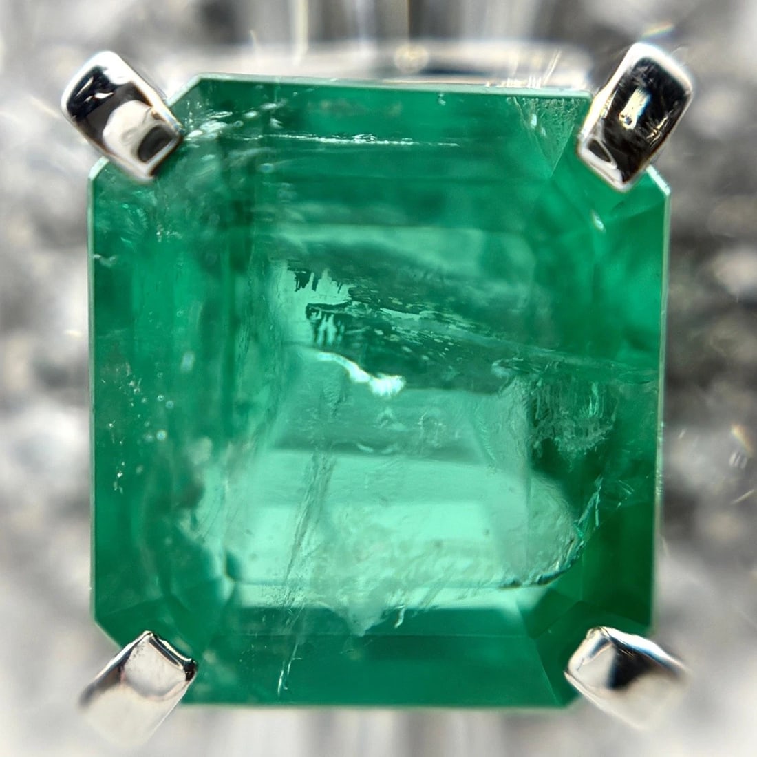 EMERALD DESIGN PLATINUM RING - 2