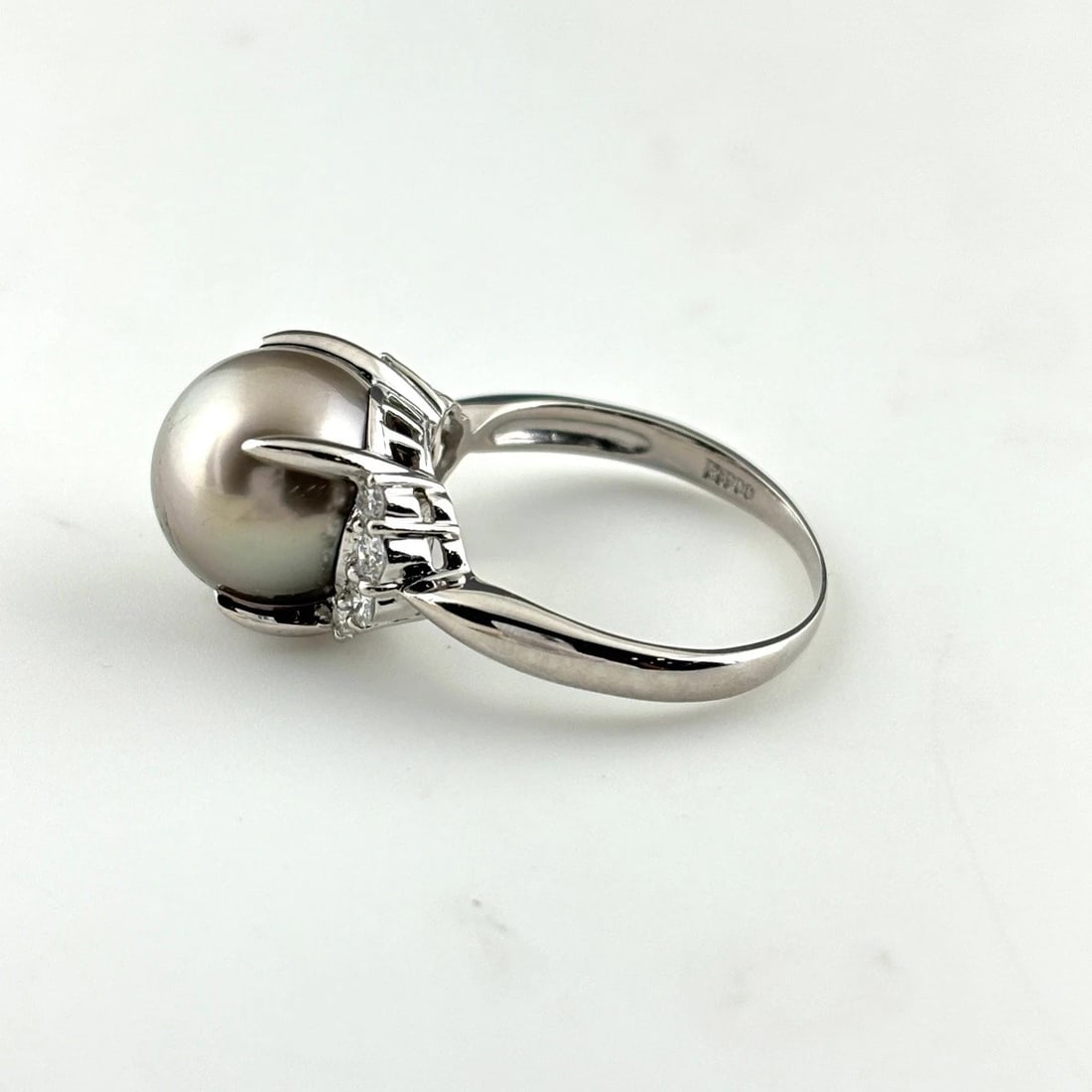 PEARL DESIGN RING PLATINUM: pearl design ring Platinum Brand: Unbranded Type/Style: Ring Material: Pt900, Color: Silver Size: US 8 Accessories: None Accessories Notice: When purchasing pre-owned goods, please refer to the