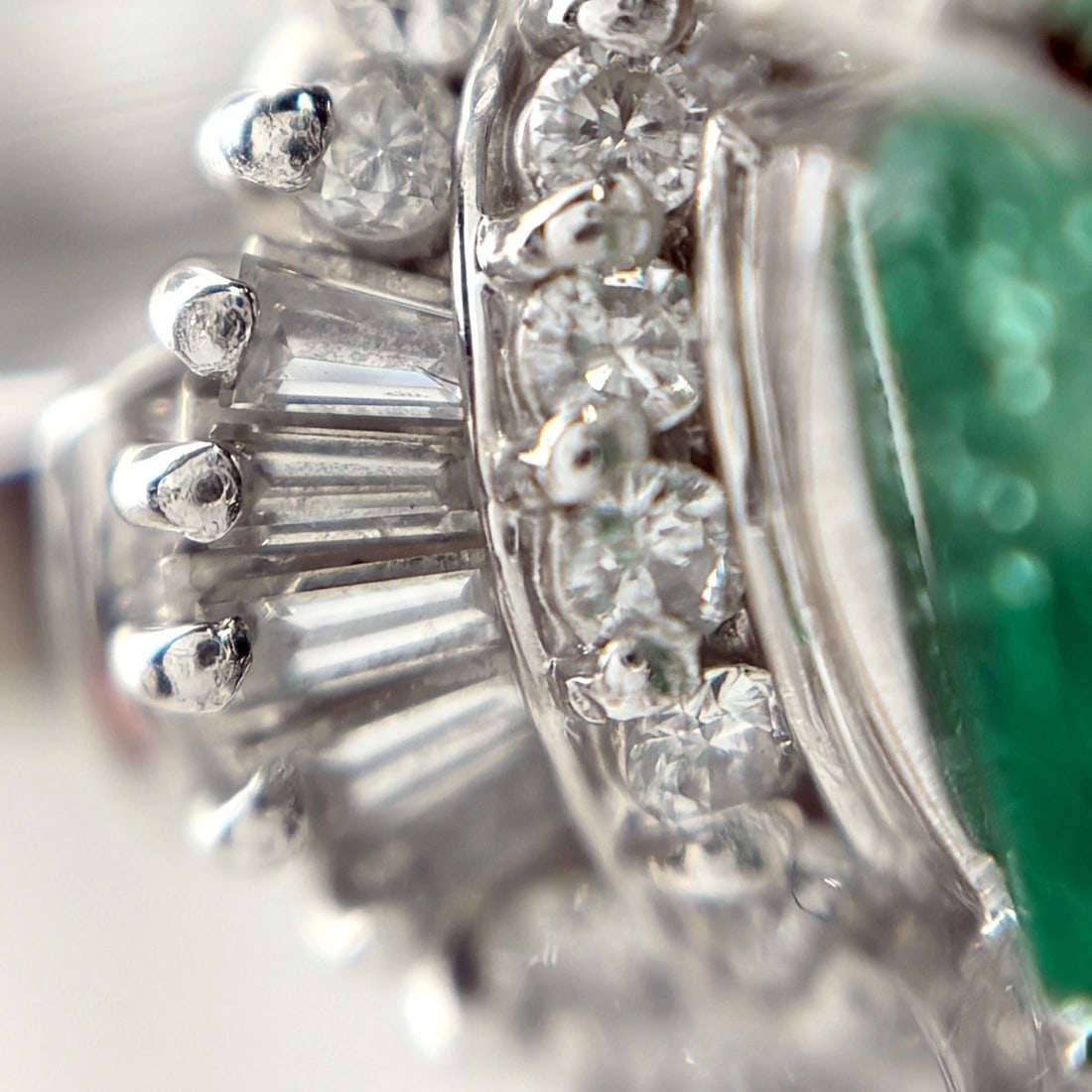 EMERALD DESIGN RING PLATINUM - 3