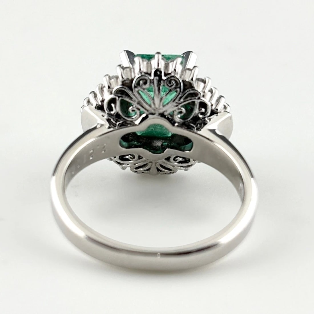 EMERALD DESIGN RING PLATINUM - 4