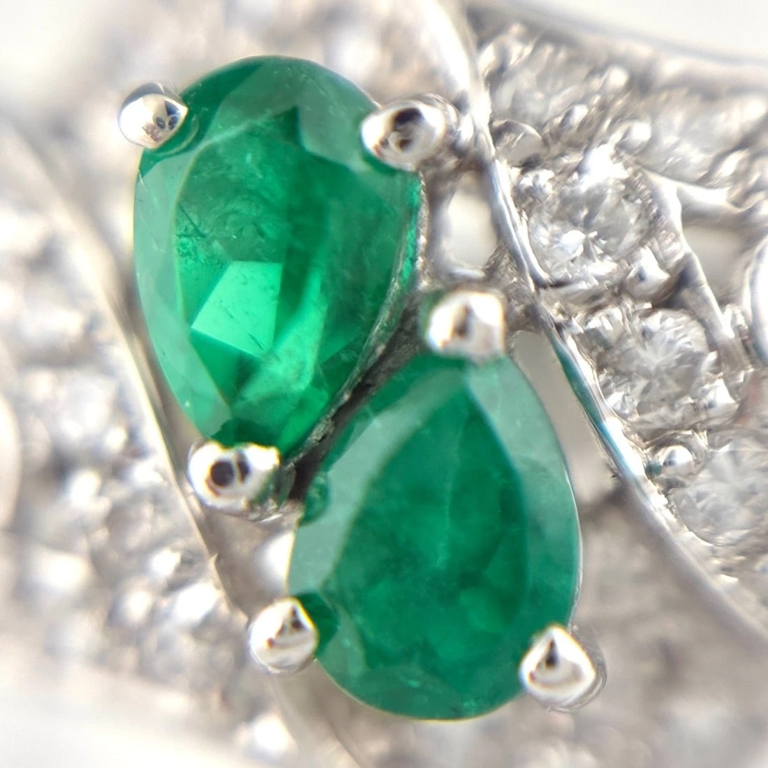 EMERALD DESIGN RING PLATINUM - 2