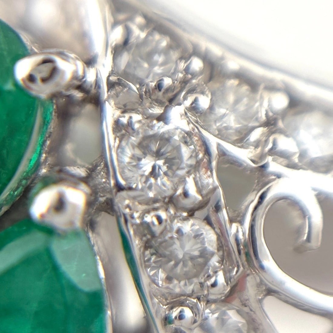 EMERALD DESIGN RING PLATINUM - 3