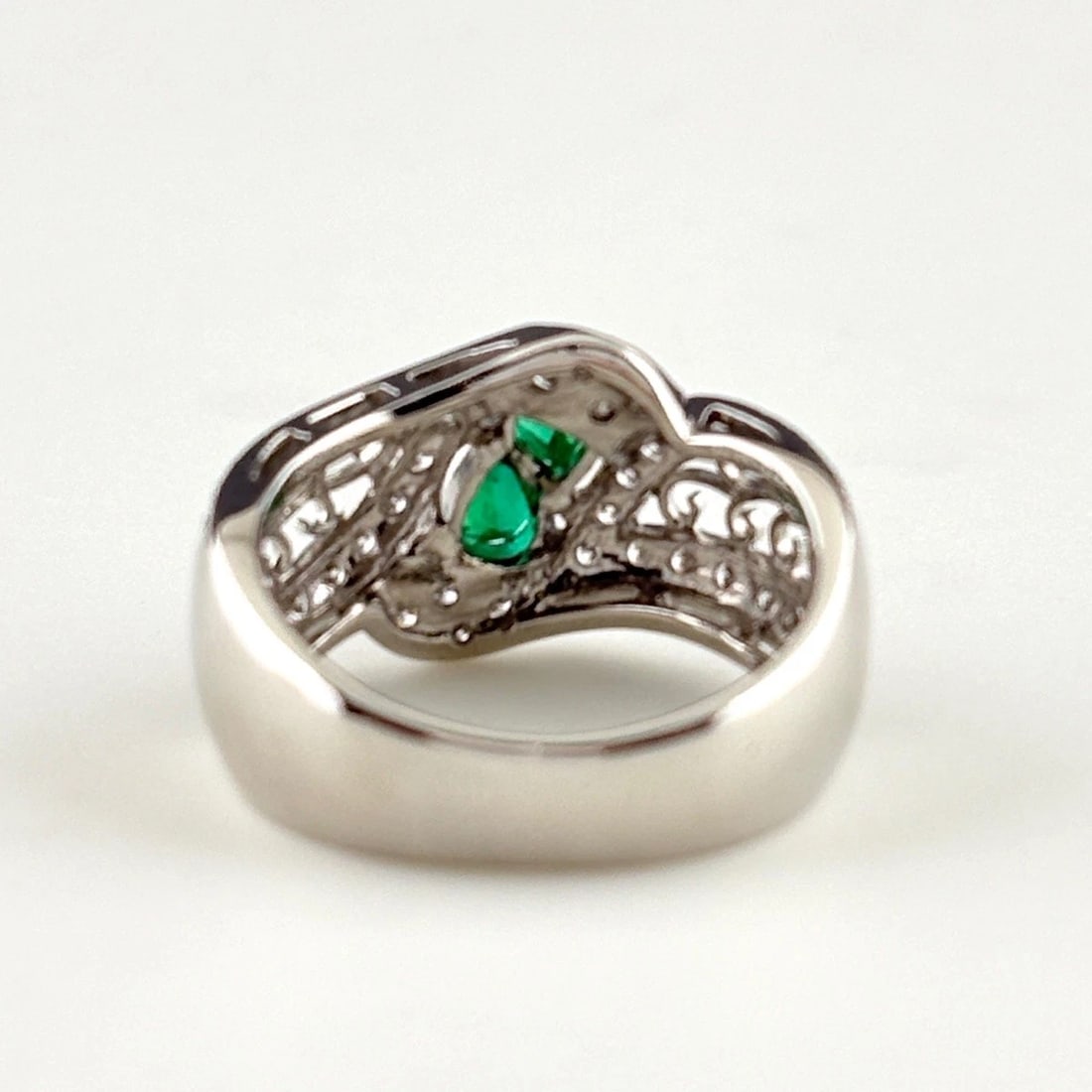 EMERALD DESIGN RING PLATINUM - 5