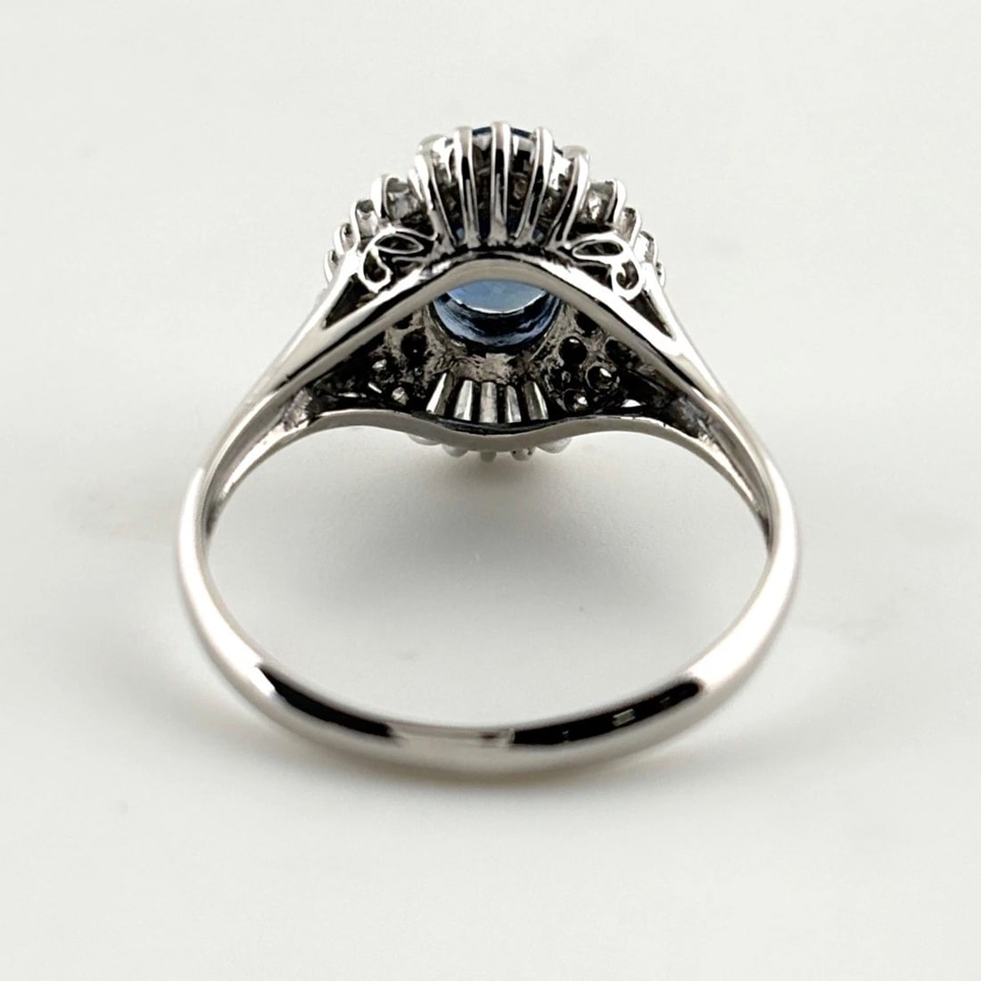 SAPPHIRE DESIGN PLATINUM RING - 3