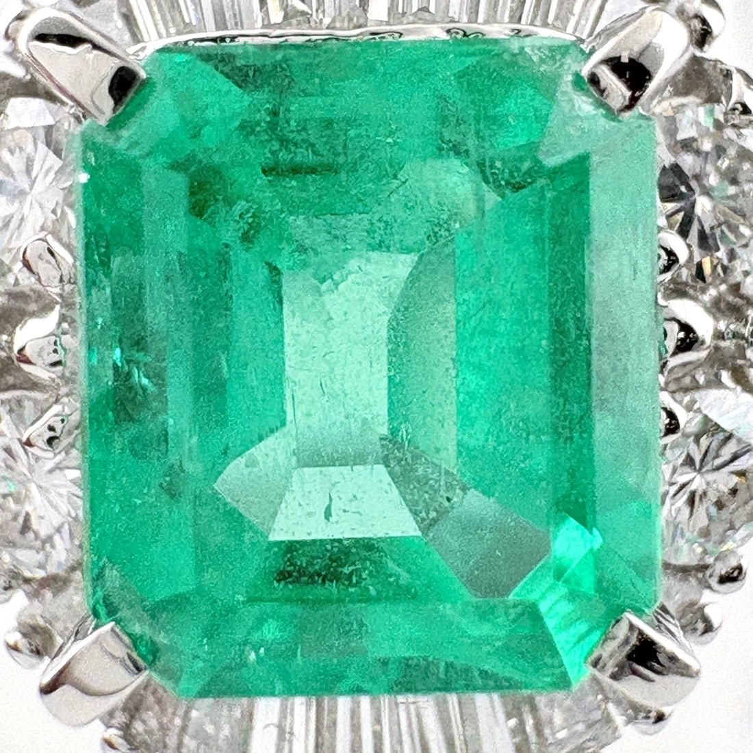 EMERALD DESIGN RING PLATINUM - 2