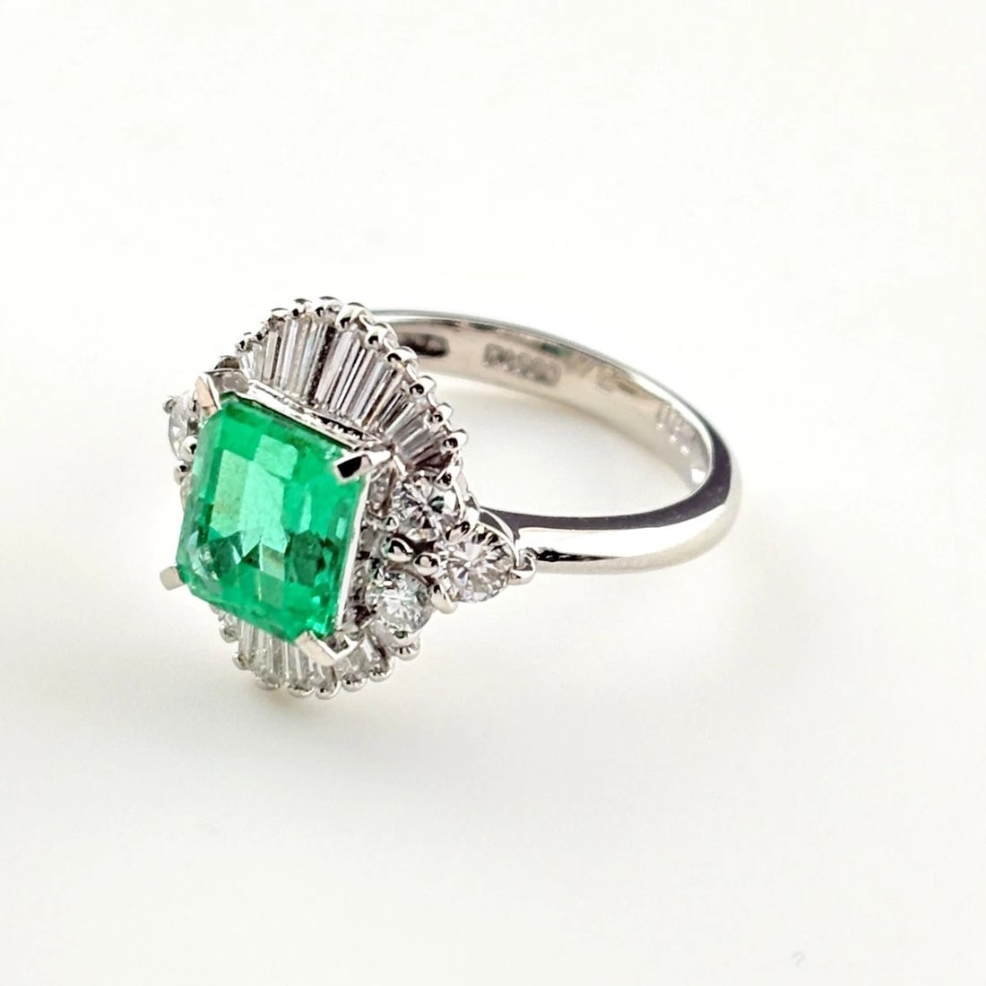 EMERALD DESIGN RING PLATINUM - 3