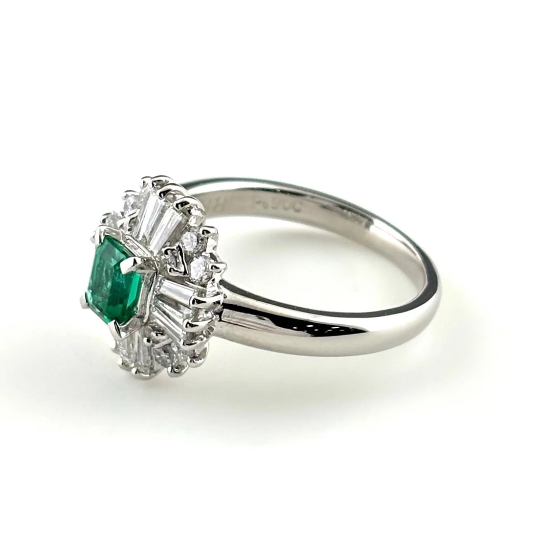 EMERALD DESIGN PLATINUM RING: emerald design Platinum ring Brand: Unbranded Type/Style: Ring Material: Pt900, Main Stone Emerald Color: Silver Size: US 5 to 5.5 Accessories: None Accessories Notice: When purchasing pre-owned
