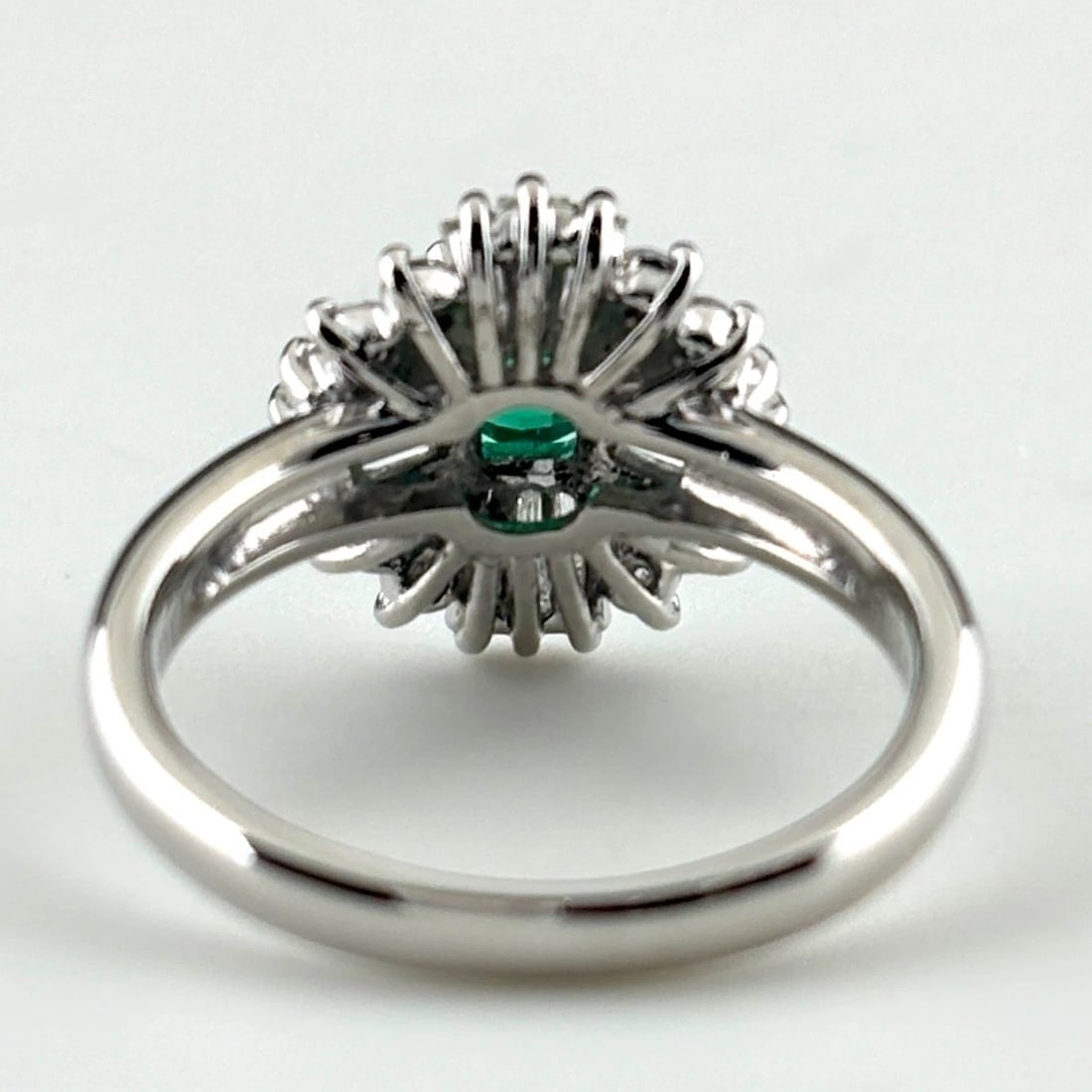 EMERALD DESIGN PLATINUM RING - 3