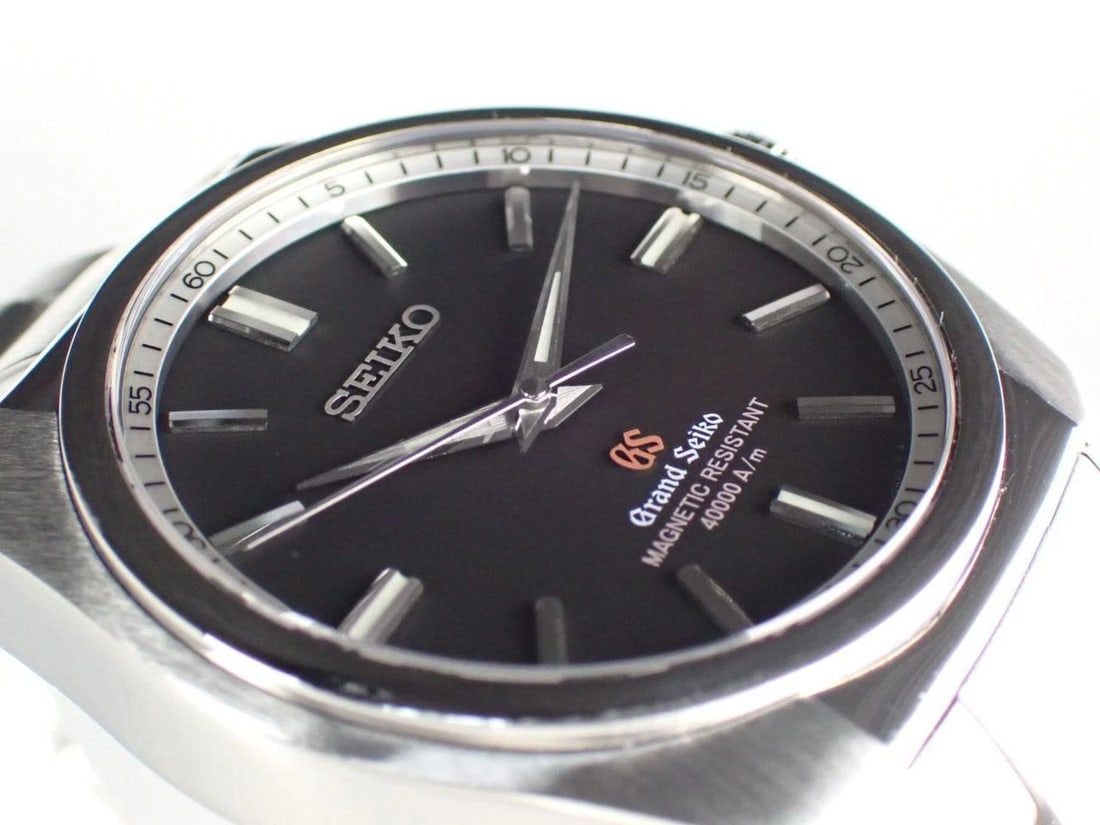 SEIKO WATCH GRAND 9F QUARTZ BLACK WATCH: Seiko Watch Grand 9F Quartz Black Watch Brand: SEIKO Type/Style: Wristwatch Material: SS Color: BLACK Size: Case size: 38.8mm Wrist size: 19.5cm Accessories: None Accessories Notice: When purchasing