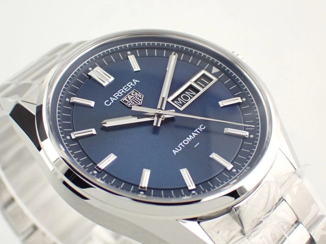 TAG HEUER WATCH CARRERA DAY-DATE CALIBER WATCH: Tag Heuer Watch Carrera Day-Date Caliber Watch Brand: TAG HEUER Type/Style: Wristwatch Material: SS Color: BLUE Size: Case size: 41mm Wrist size: 20cm Accessories: None Accessories Notice: When