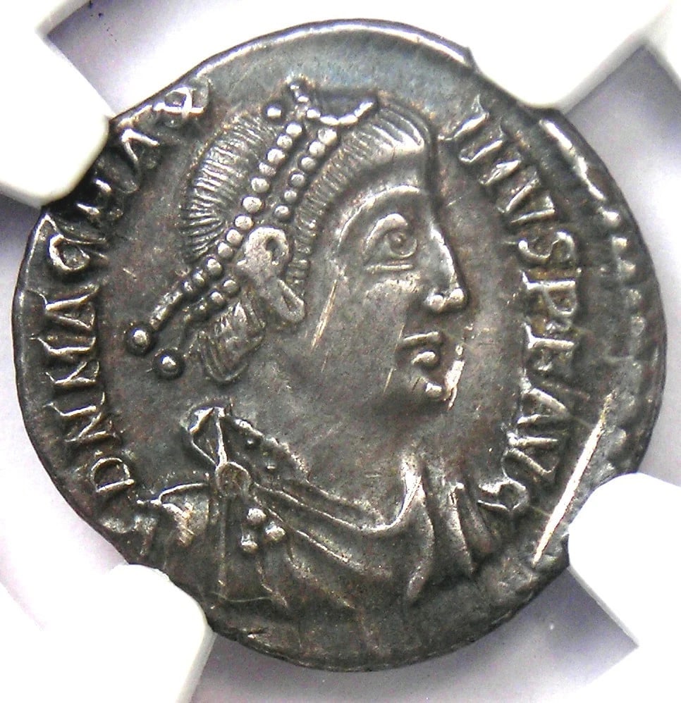 MAGNUS MAXIMUS SILVER AR SILIQUA COIN: Magnus Maximus Silver AR Siliqua Coin Year : 383 AD Denomination : Siliqua Country of Origin : Italy Accessories: None Accessories Notice: When purchasing pre-owned goods, please refer to the photos o