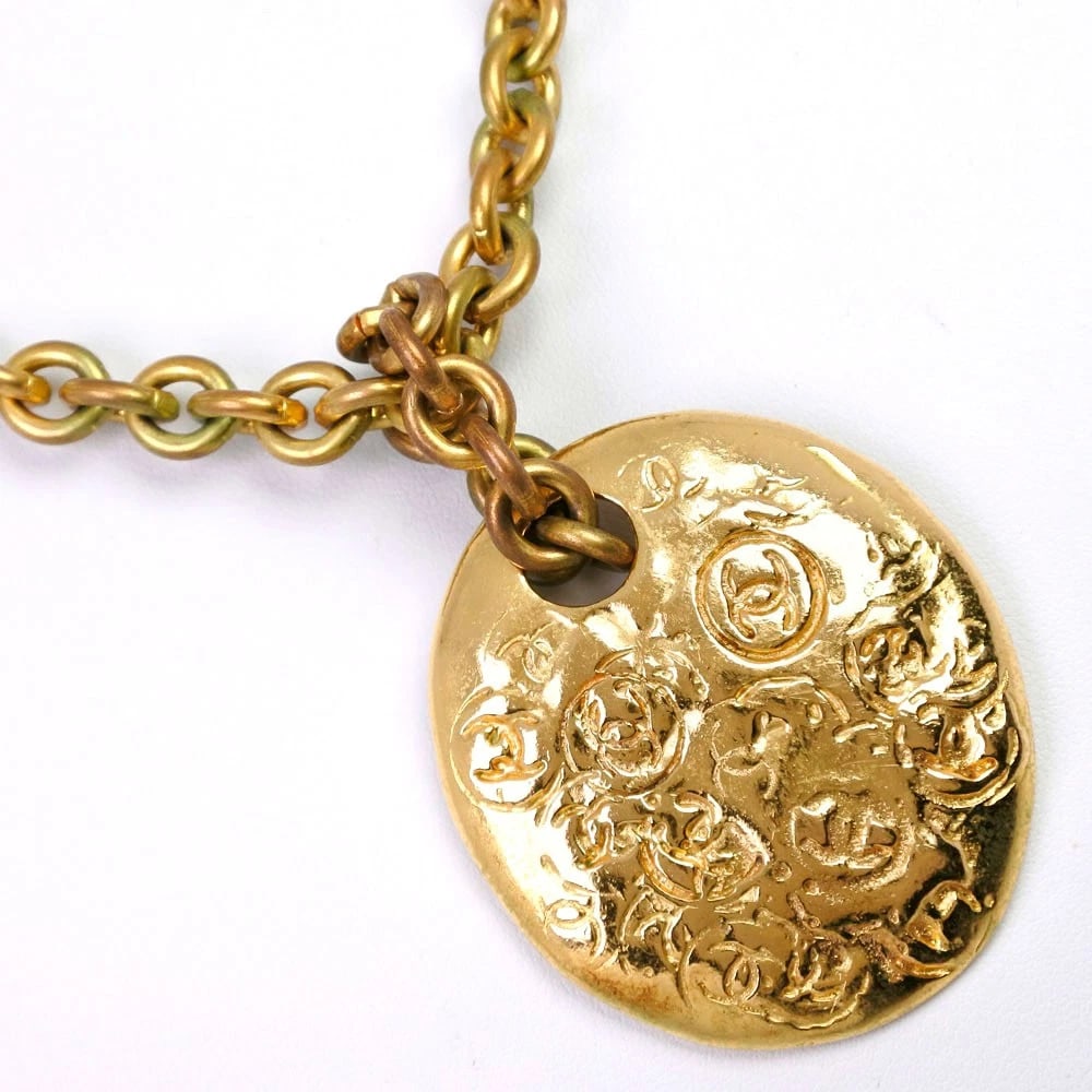CHANEL NECKLACE COCO MARK GOLD PLATED: CHANEL Necklace COCO Mark gold Plated Brand: CHANEL Type/Style: Necklace Material: Plated Gold, Color: gold Size: Size(CM) Neck around?75cm Top?W41mm x H60mm Accessories: None Accessories Notice: