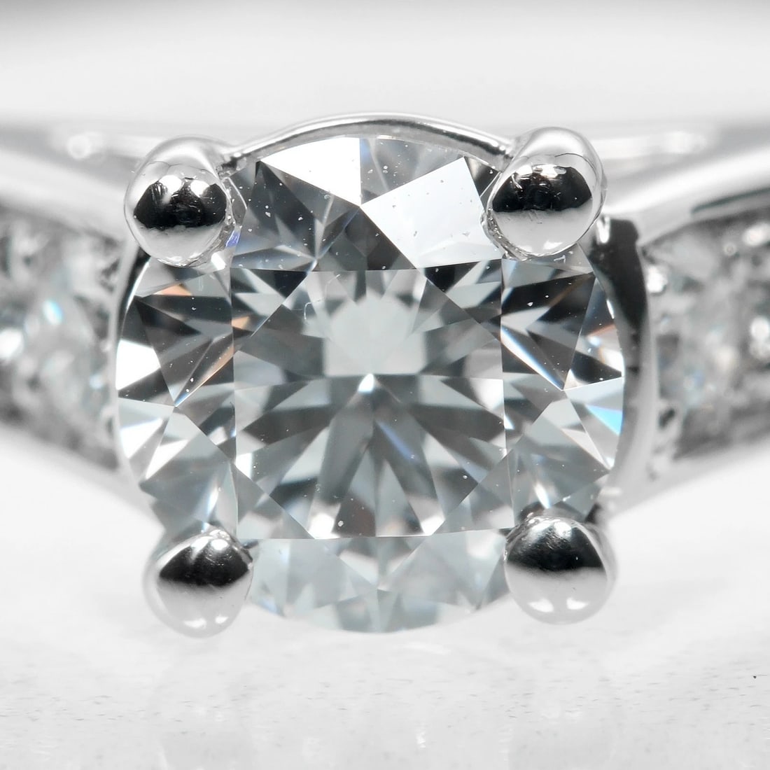 VAN CLEEF & ARPELS ROMANCE SOLITAIRE RING - 3