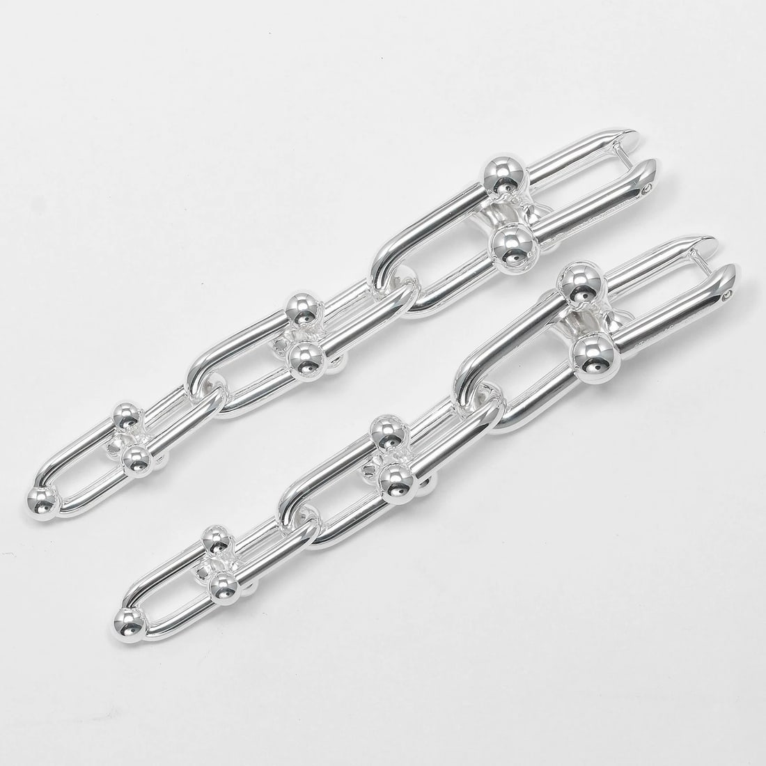TIFFANY&CO. HARDWARE GRADUATED LINK PIERCING: TIFFANY&Co. Hardware Graduated Link Piercing Brand: TIFFANY&Co. Type/Style: Piercing Material: Silver925, Color: Silver Size: Size(CM) 80mm x 14.3mm Accessories: None Accessories Notice: When