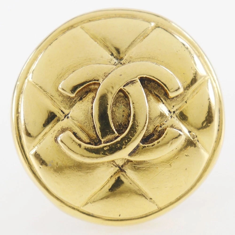 CHANEL COCO MARK EARRING MATELASSE: CHANEL COCO Mark Earring Matelasse Brand: CHANEL Type/Style: Earring Material: Plated Gold, Color: Gold Size: Size(CM) 26mm x 25mm Accessories: None Accessories Notice: When purchasing pre-owned