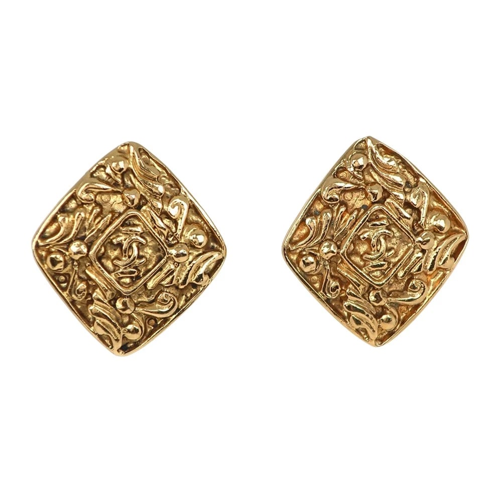 CHANEL COCO MARK EARRING: CHANEL COCO Mark Earring Brand: CHANEL Type/Style: Earring Material: Plated Gold, Color: Gold Size: Size(CM) 31mm x 28mm Accessories: None Accessories Notice: When purchasing pre-owned goods, please