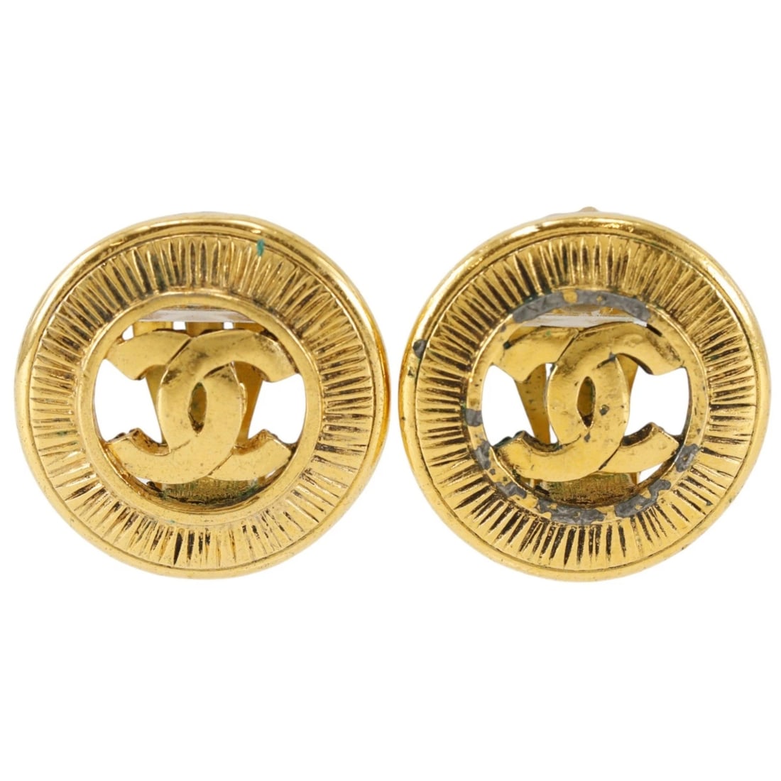 CHANEL COCO MARK EARRING: CHANEL COCO Mark Earring Brand: CHANEL Type/Style: Earring Material: Plated Gold, Color: Gold Size: Size(CM) 26mm x 25mm Accessories: None Accessories Notice: When purchasing pre-owned goods, please