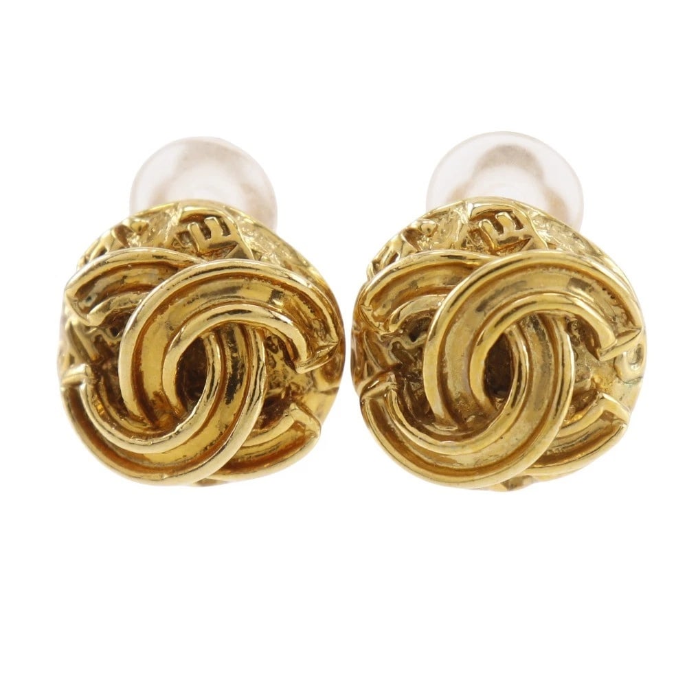 CHANEL COCO MARK EARRING: CHANEL COCO Mark Earring Brand: CHANEL Type/Style: Earring Material: Plated Gold, Color: Gold Size: Size(CM) 15mm x 15mm Accessories: None Accessories Notice: When purchasing pre-owned goods, please