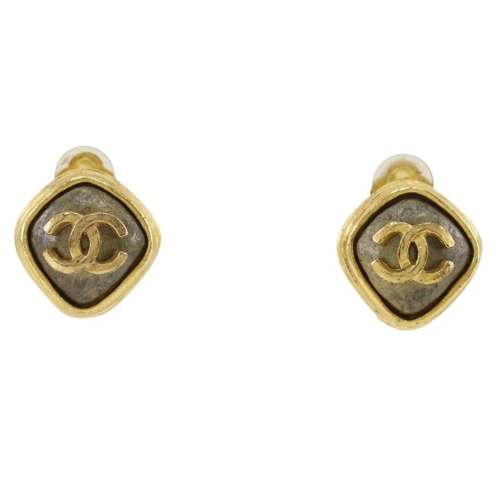 CHANEL COCO MARK EARRING: CHANEL COCO Mark Earring Brand: CHANEL Type/Style: Earring Material: Plated Gold, Color: Gold Size: Size(CM) 20mm x 19mm Accessories: None Accessories Notice: When purchasing pre-owned goods, please