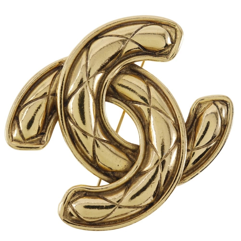CHANEL COCO MARK BROOCH: CHANEL COCO Mark Brooch Brand: CHANEL Type/Style: Brooch Material: Plated Gold, Color: Gold Size: Size(CM) 49mm x 57mm Accessories: None Accessories Notice: When purchasing pre-owned goods, please