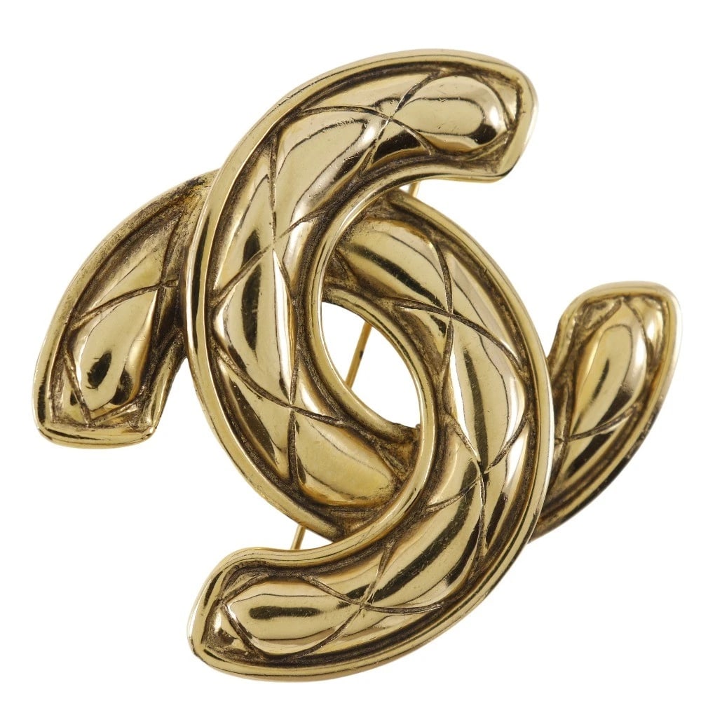 CHANEL COCO MARK BROOCH: CHANEL COCO Mark Brooch Brand: CHANEL Type/Style: Brooch Material: Plated Gold, Color: Gold Size: Size(CM) 48mm x 56mm Accessories: None Accessories Notice: When purchasing pre-owned goods, please