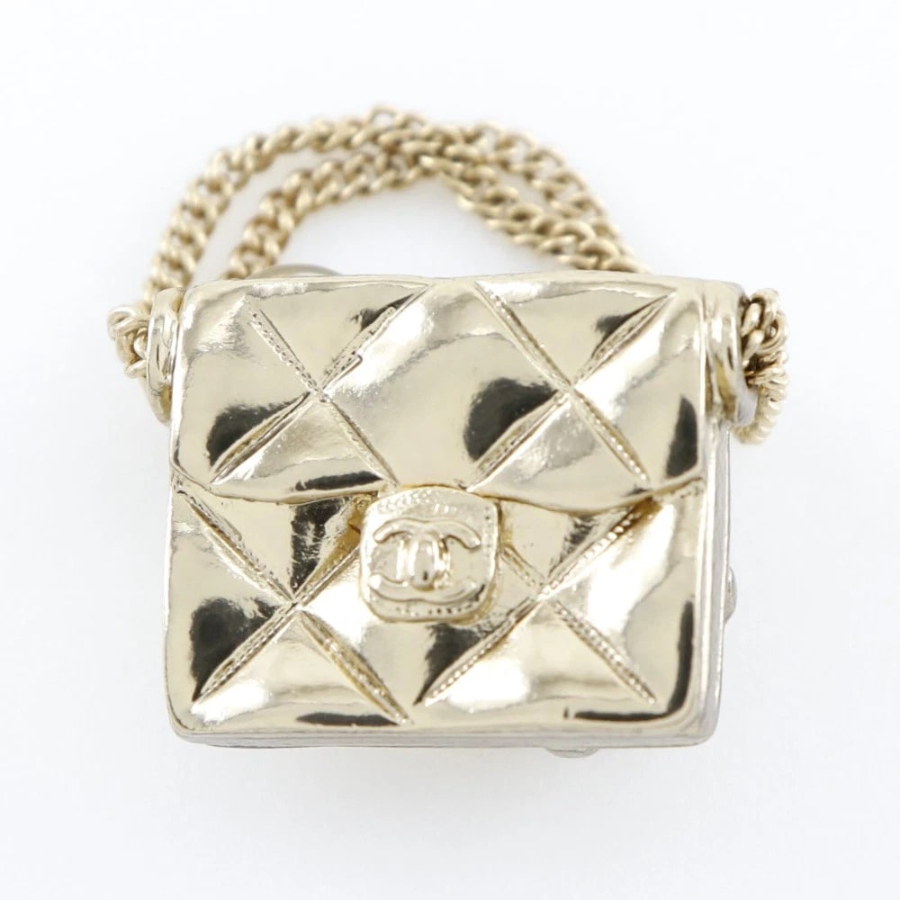 CHANEL MATELASSE EARRING GOLD PLATED GOLD: CHANEL Matelasse Earring gold Plated Gold Brand: CHANEL Type/Style: Earring Material: Plated Gold, Color: gold Size: Size(CM) 34mm x 20mm Accessories: None Accessories Notice: When purchasing