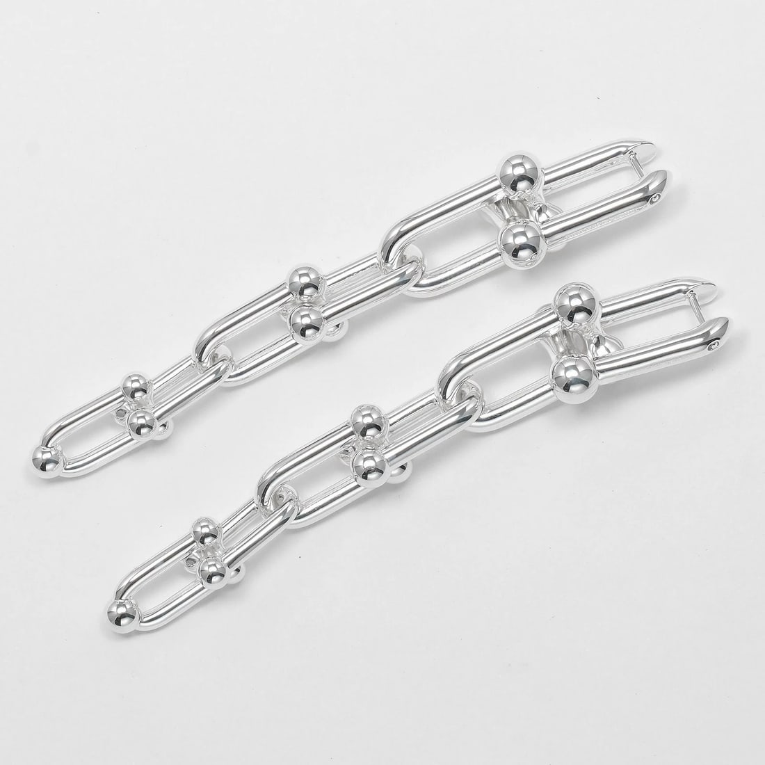TIFFANY&CO. HARDWARE GRADUATED LINK PIERCING: TIFFANY&Co. Hardware Graduated Link Piercing Brand: TIFFANY&Co. Type/Style: Piercing Material: Silver925, Color: Silver Size: Size(CM) 80mm x 14.3mm Accessories: None Accessories Notice: When