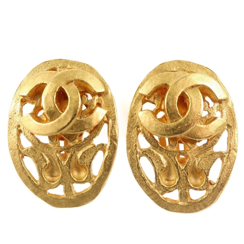 CHANEL EARRING OVAL PLATED GOLD: CHANEL Earring Oval Plated Gold Brand: CHANEL Type/Style: Earring Material: Plated Gold, Color: Gold Size: Size(CM) 25mm x 17.5mm Accessories: None Accessories Notice: When purchasing pre-