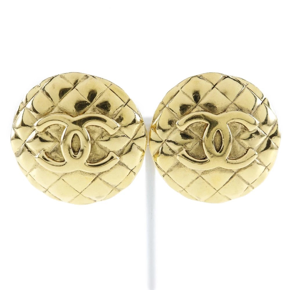 CHANEL COCO MARK EARRING MATELASSE: CHANEL COCO Mark Earring Matelasse Brand: CHANEL Type/Style: Earring Material: Plated Gold, Color: Gold Size: Size(CM) 34mm x 35mm Accessories: None Accessories Notice: When purchasing pre