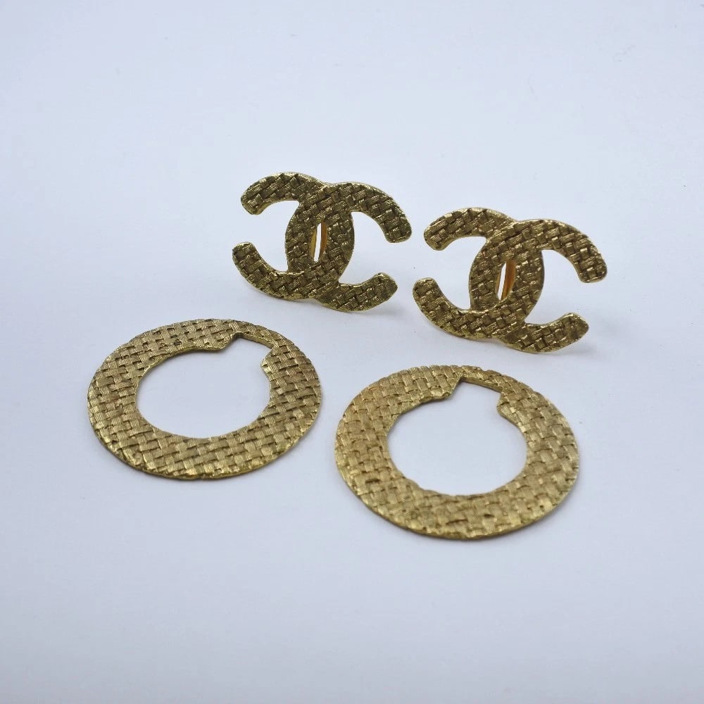 CHANEL COCO MARK EARRING: CHANEL COCO Mark Earring Brand: CHANEL Type/Style: Earring Material: Plated Gold, Color: Gold Size: Size(CM) 58mm x 44mm Accessories: None Accessories Notice: When purchasing pre-owned goo