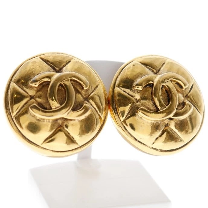 CHANEL COCO MARK EARRING: CHANEL COCO Mark Earring Brand: CHANEL Type/Style: Earring Material: Plated Gold, Color: gold Size: Size(CM) 25mm x 25mm Accessories: None Accessories Notice: When purchasing pre-owned goo