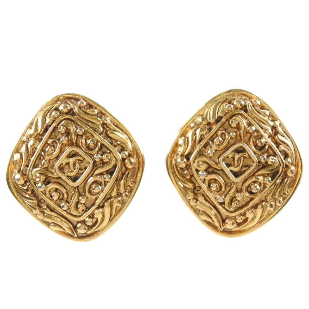 CHANEL COCO MARK EARRING RHOMBUS: CHANEL COCO Mark Earring Rhombus Brand: CHANEL Type/Style: Earring Material: Plated Gold, Color: Gold Size: Size(CM) 36mm x 33mm Accessories: None Accessories Notice: When purchasing pre-owned goods,